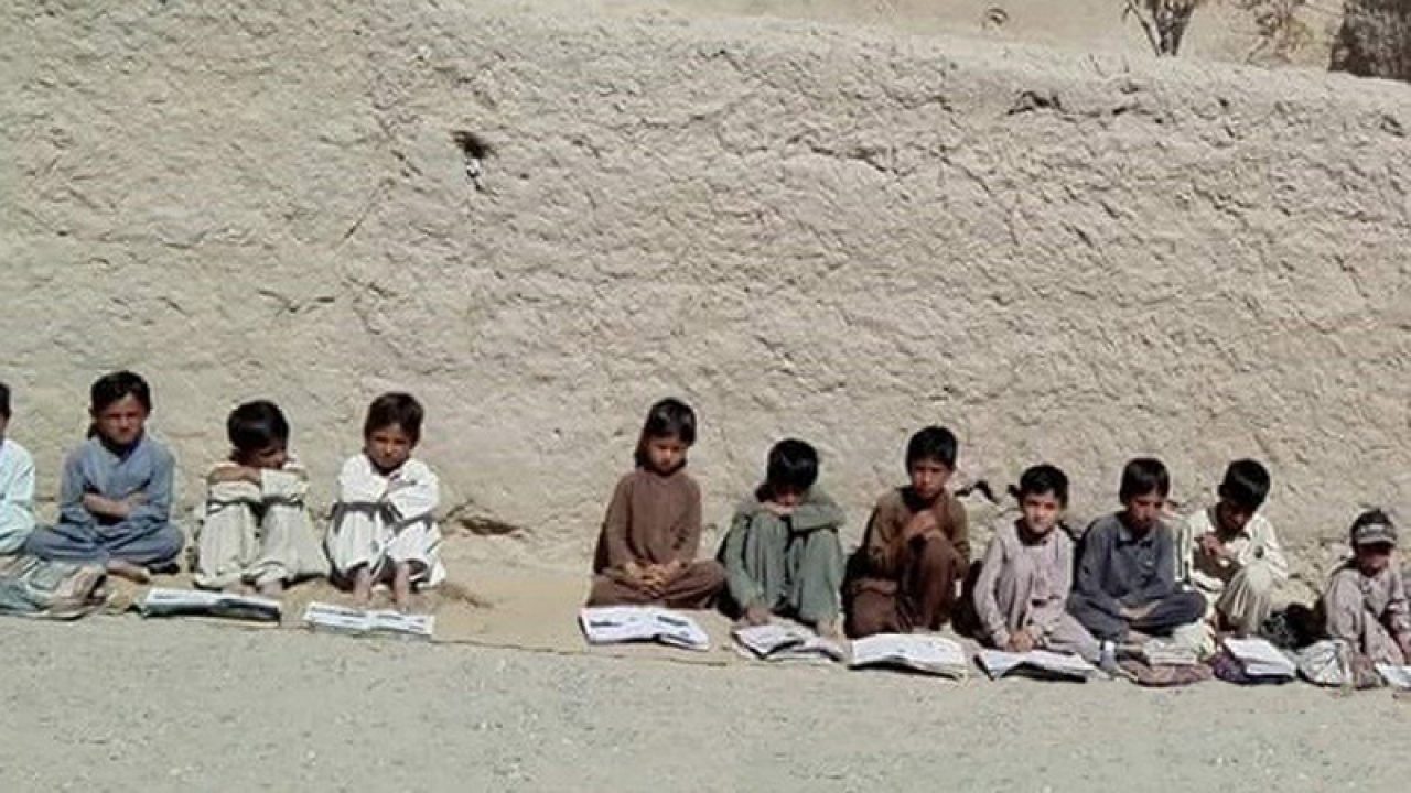 بیست سال گدرینگ آن گڈ ہم پنجگور نا خلقی اسکول آتیٹ استاد تخنگتو