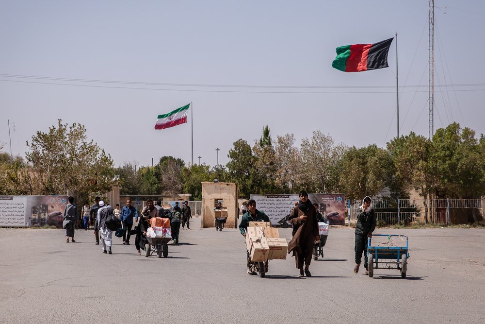 ایران، اوغانستان سیم نا بند مننگ آن مخلوک سختی تا گواچی
