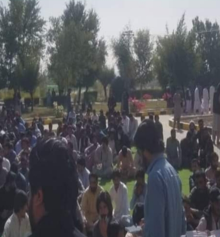 خضدار: سکالر شپسں نا بند مننگ، انجینئرنگ یونیورسٹی نا خوانندہ آتا امتحانات و کلاس آتیان بائیکاٹ