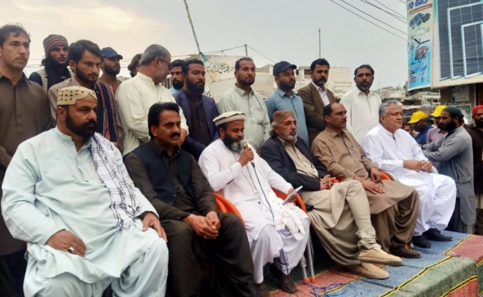 گوادر،حق ایتبو تحریک نا سر کماش مولانا ہدایت الرحمن بلوچ نا گوادر ایئر پورٹ روڈ آ پرہجوم پریس کانفرنس