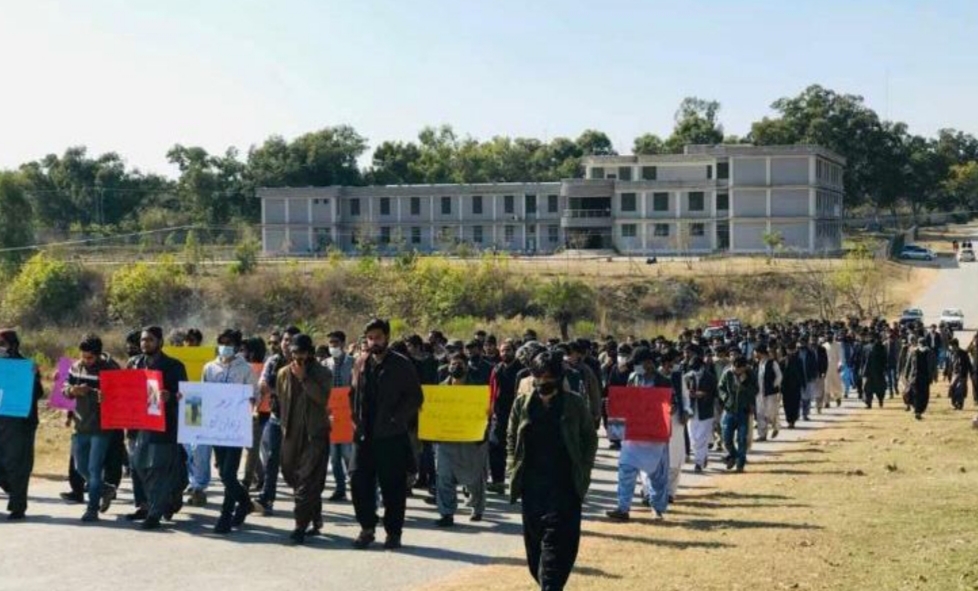 بیگواہ حفیظ بلوچ کن قائداعظم یونیورسٹی ٹی برانزی مچی