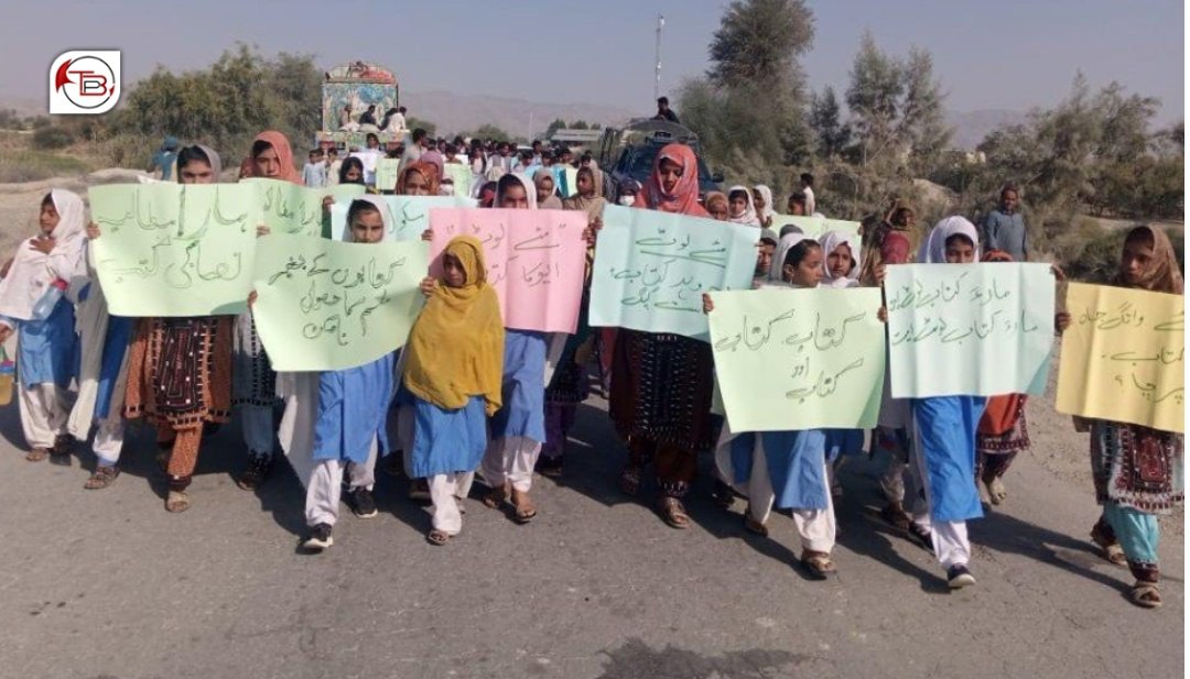 آواران: خوانندہ آتا کتاب تفرینگ آ برانز