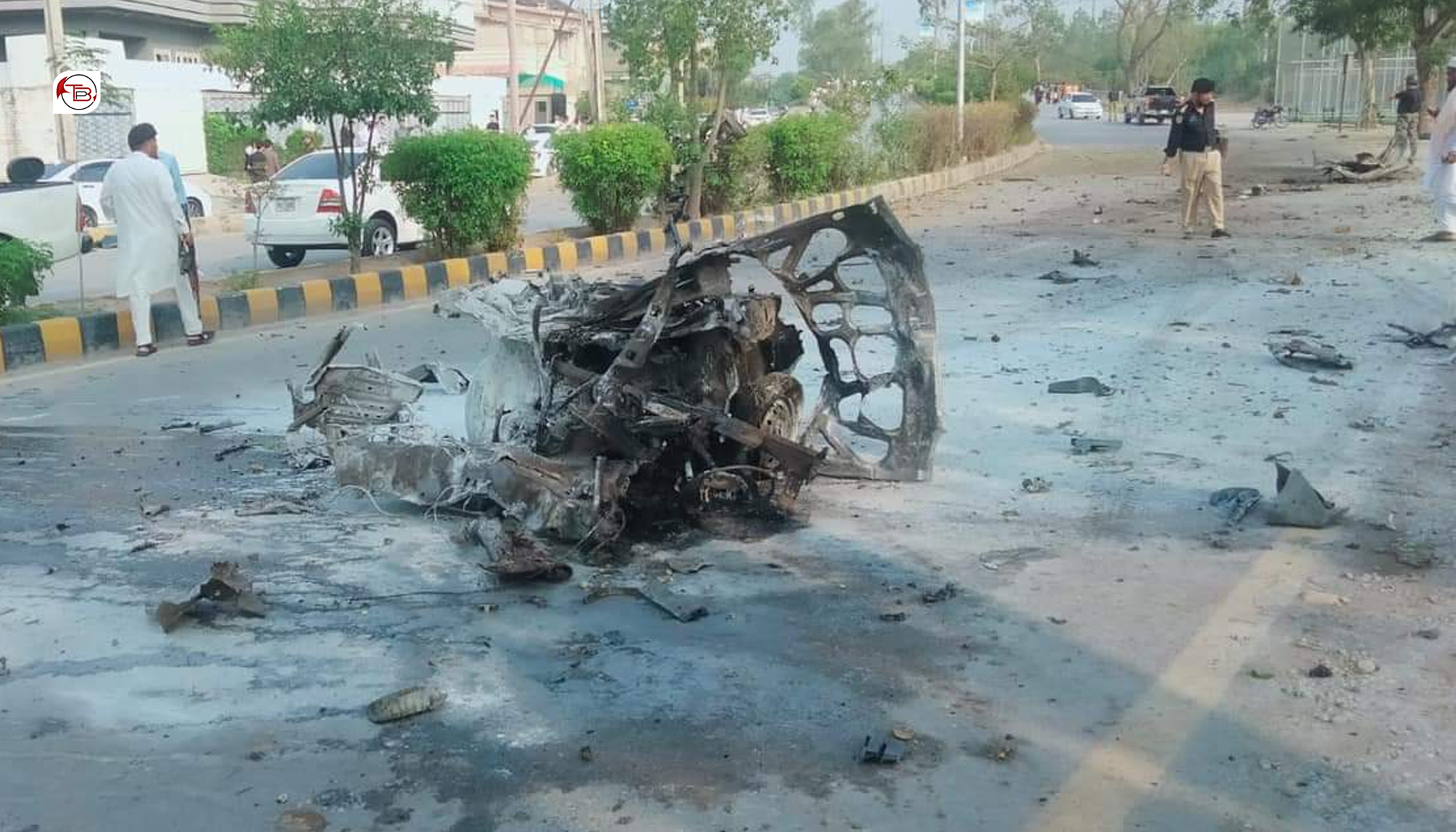 پشاور ئٹ خودکش تراک، 8 کارندہ ٹپی