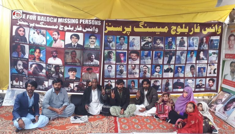 پاکستان تینا تیبہ ریاستی مشینری ءِ بلوچ زنک کشی ٹی خَلکنے۔ ماما قدیر بلوچ