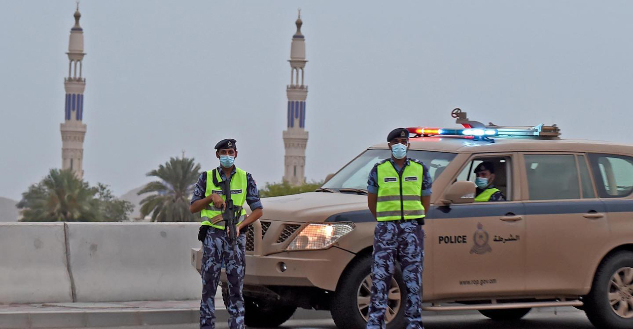 عمان ئٹ شیعہ تا مسیت آن خڑک سم کاری، چار بندغ مرگ ئنا گواچی، کیہیک ٹپی – پولیس