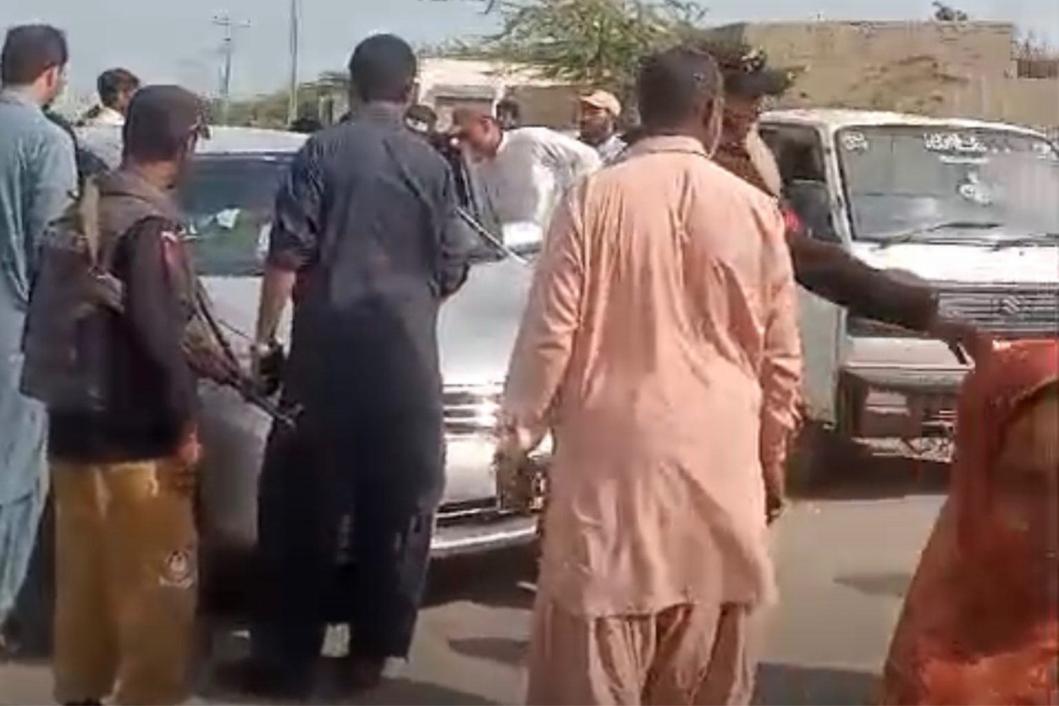 پسنی: زوراکی ئٹ بیگواہ ورنا نا آجوئی کن خاہوت نا برانز، فورسز نا زالبول آتیا بیدادی