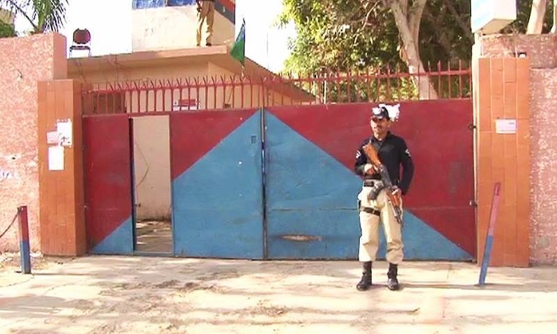 کراچی: پریڈی تھانہ غا چغلی بمب ئٹ جلہو، مسہ بندغ ٹپی